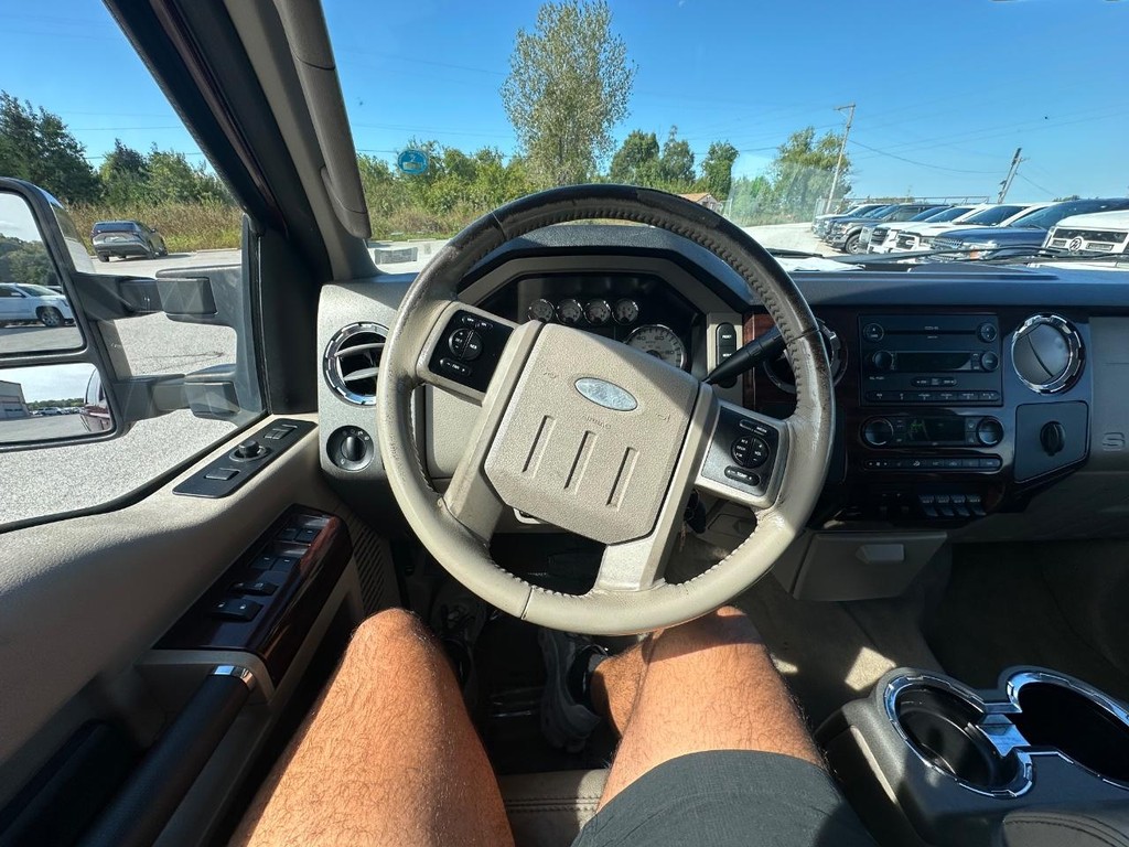 Ford Super Duty F-250 SRW Vehicle Full-screen Gallery Image 22