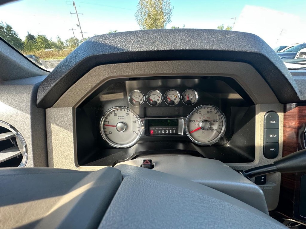 Ford Super Duty F-250 SRW Vehicle Full-screen Gallery Image 23