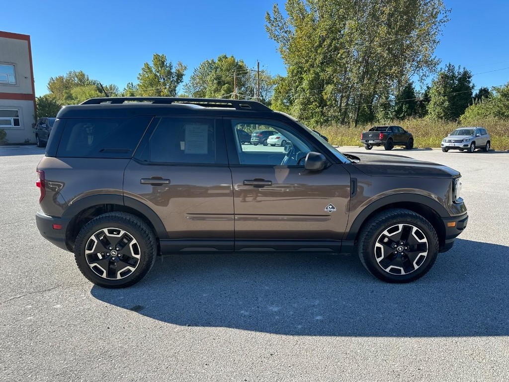 Ford Bronco Sport Vehicle Full-screen Gallery Image 2