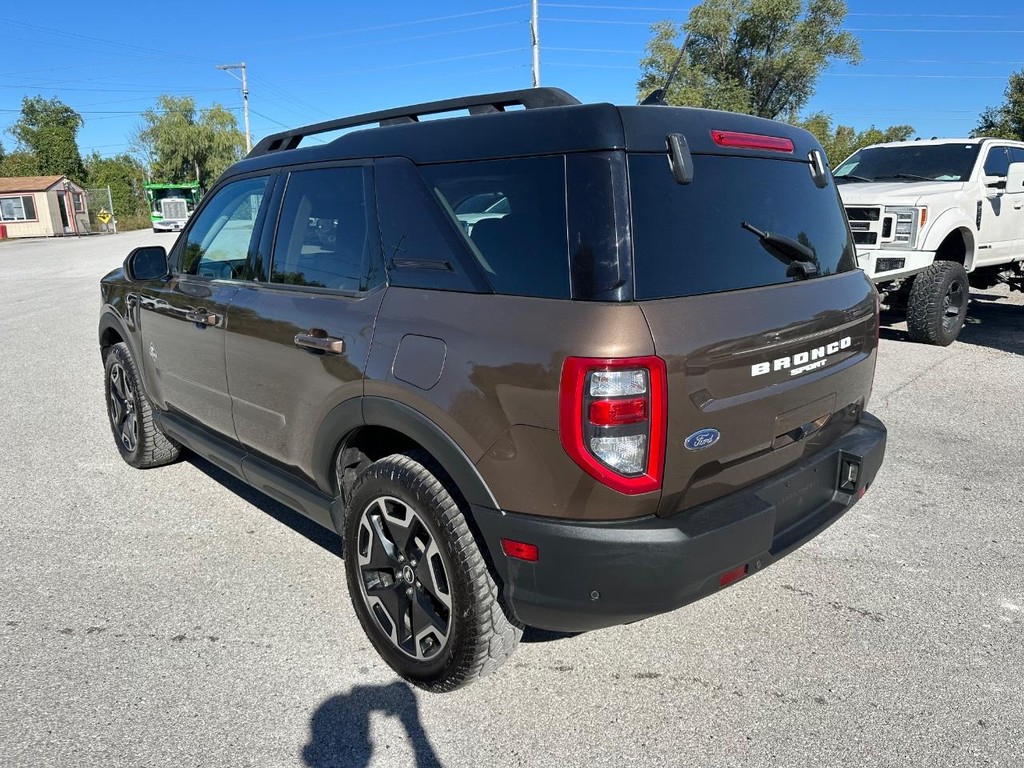 Ford Bronco Sport Vehicle Full-screen Gallery Image 3