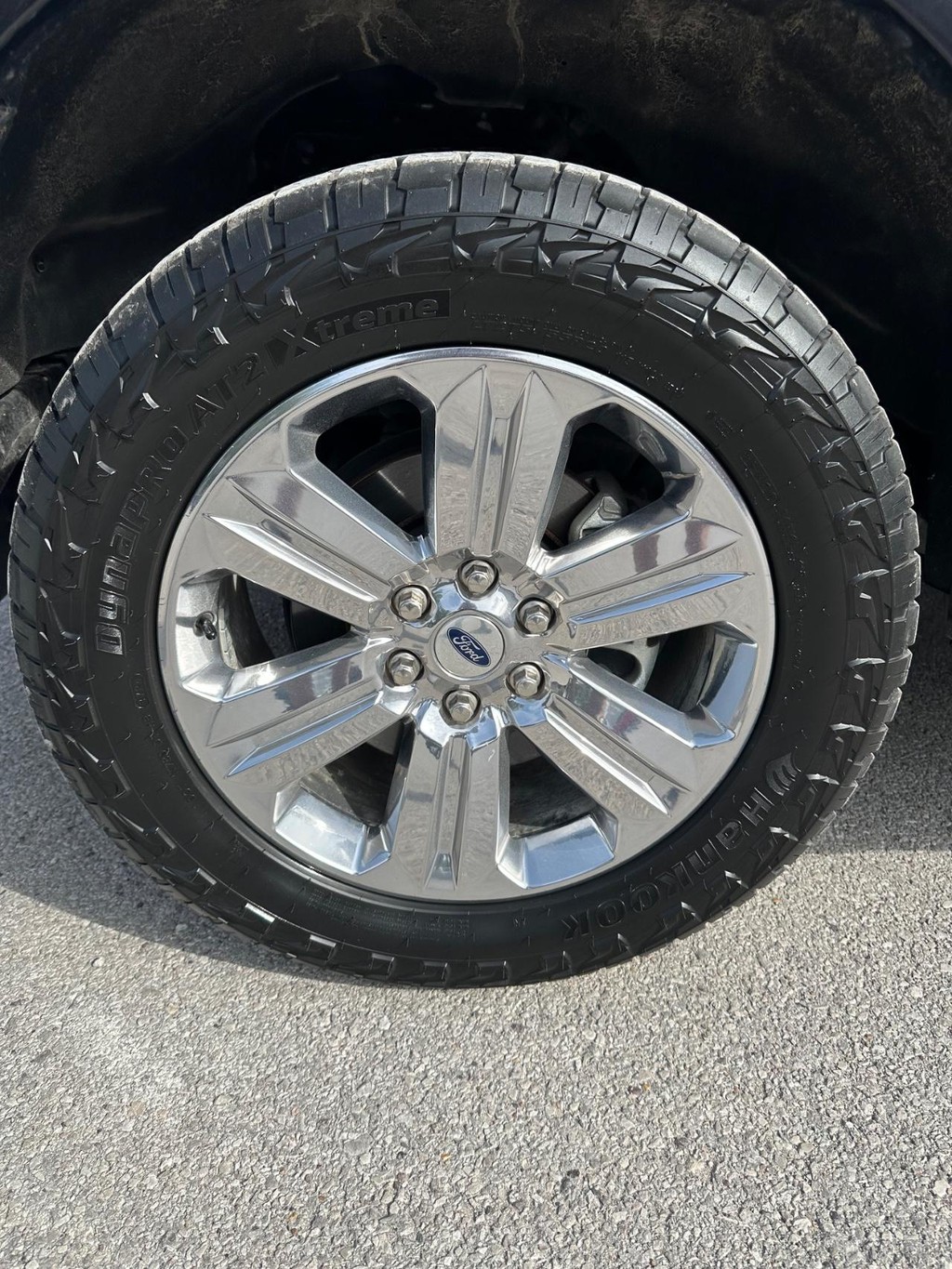 Ford F-150 Vehicle Full-screen Gallery Image 9