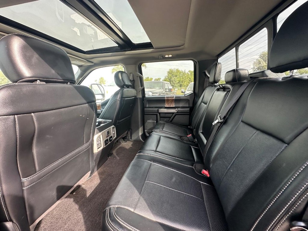 Ford F-150 Vehicle Full-screen Gallery Image 12
