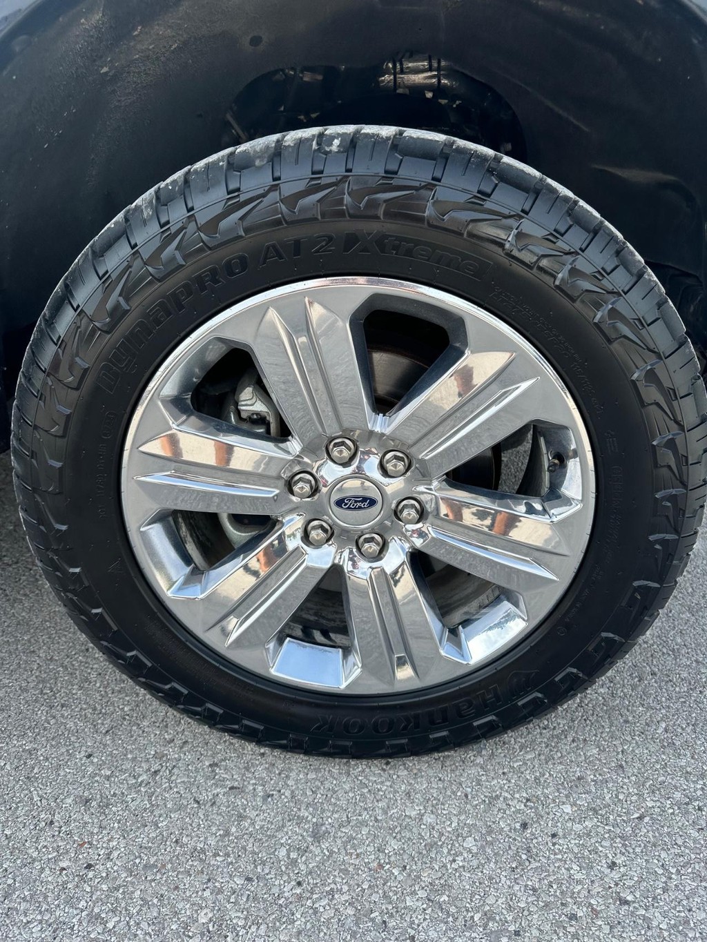 Ford F-150 Vehicle Full-screen Gallery Image 16