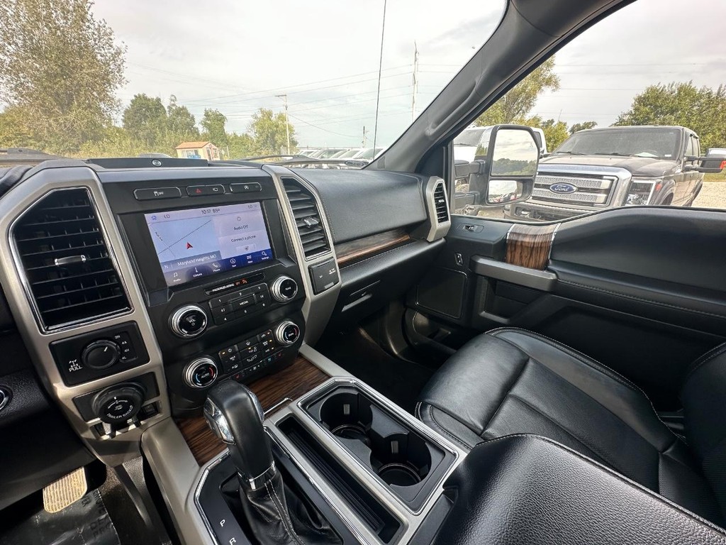 Ford F-150 Vehicle Full-screen Gallery Image 17