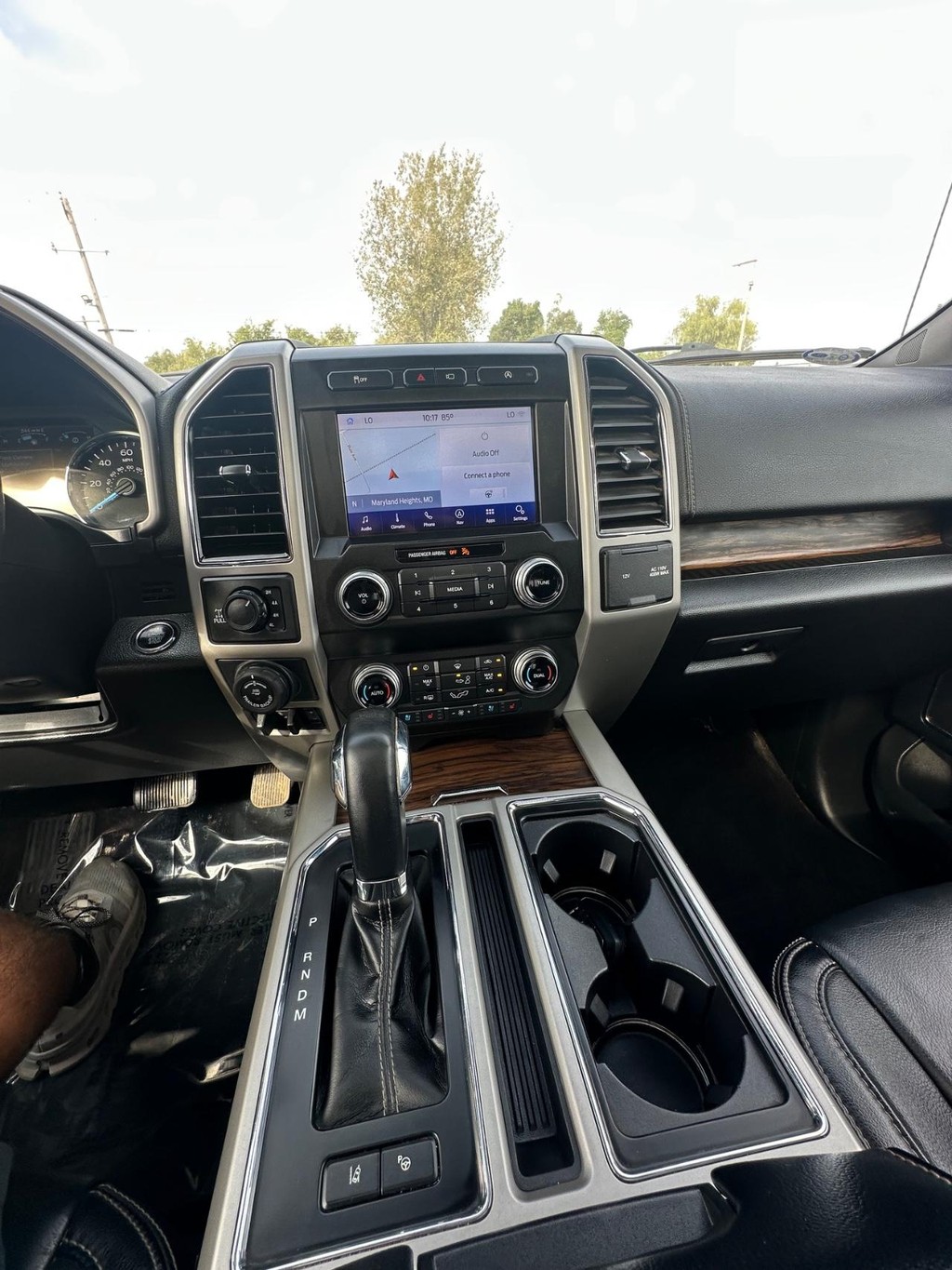 Ford F-150 Vehicle Full-screen Gallery Image 18