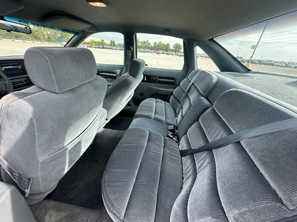 Chevrolet Caprice Vehicle Full-screen Gallery Image 11