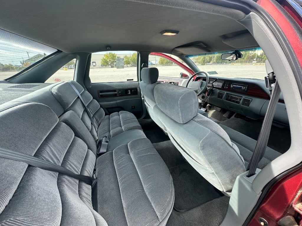 Chevrolet Caprice Vehicle Full-screen Gallery Image 18