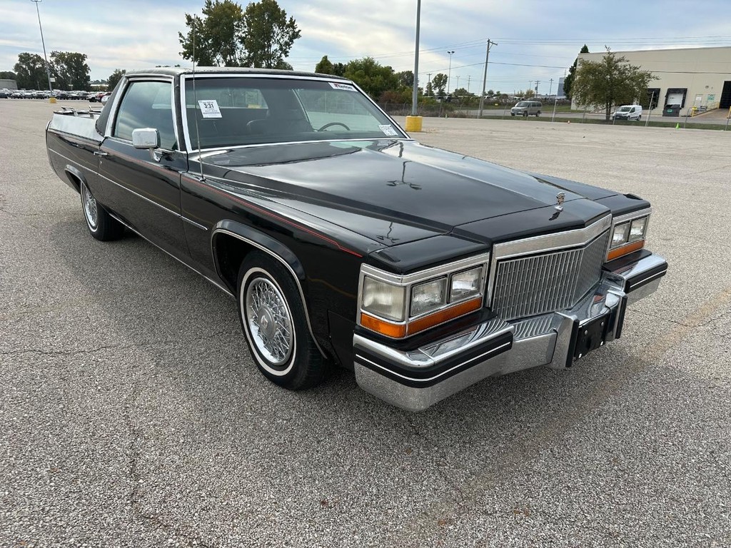 Cadillac DeVille Vehicle Full-screen Gallery Image 02