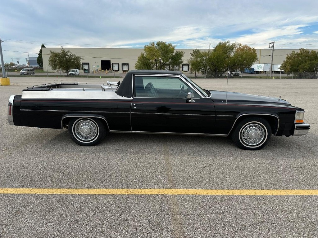 Cadillac DeVille Vehicle Full-screen Gallery Image 03