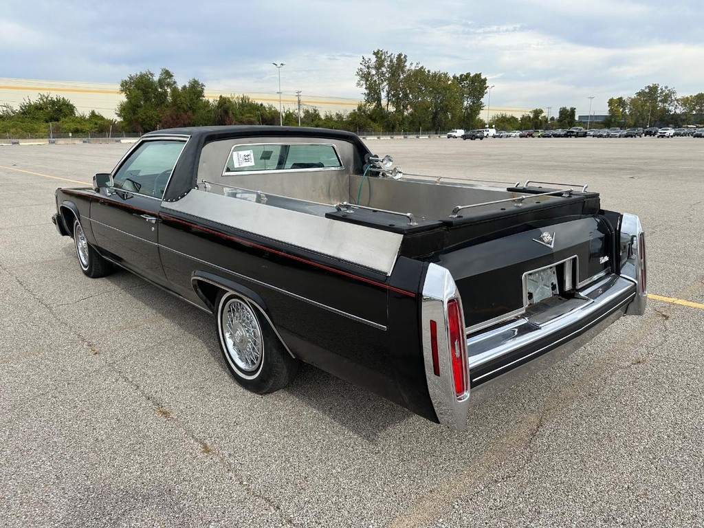 Cadillac DeVille Vehicle Full-screen Gallery Image 04