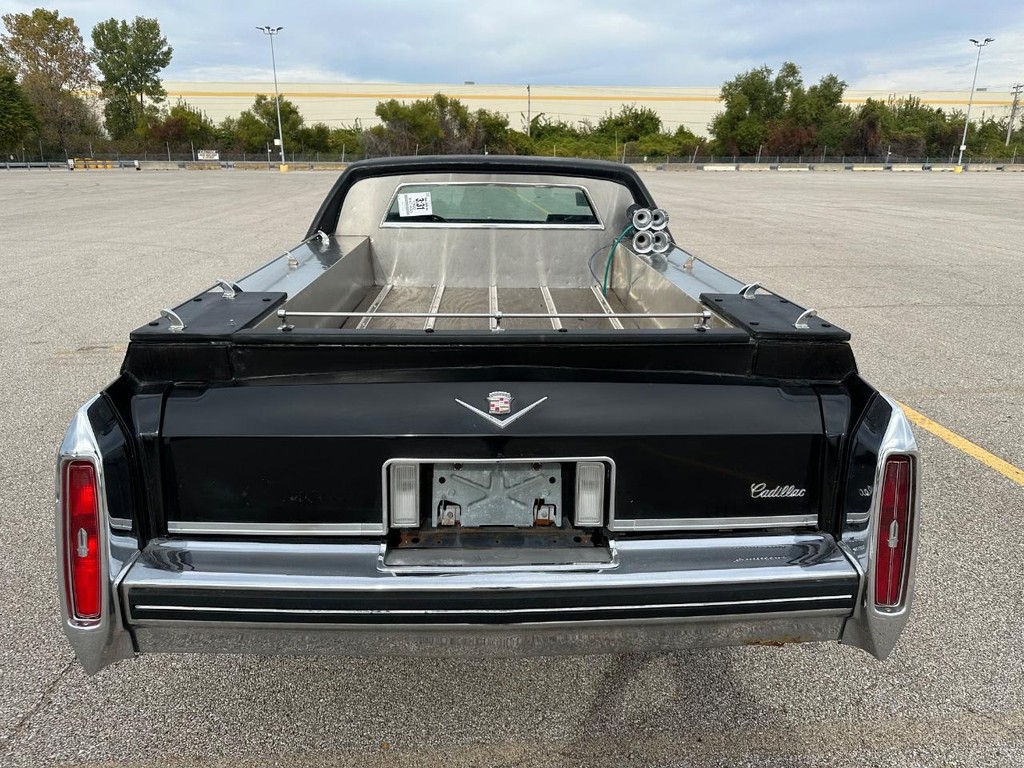Cadillac DeVille Vehicle Full-screen Gallery Image 05