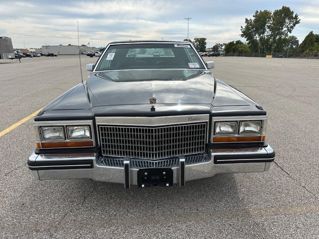 Cadillac DeVille Vehicle Full-screen Gallery Image 07