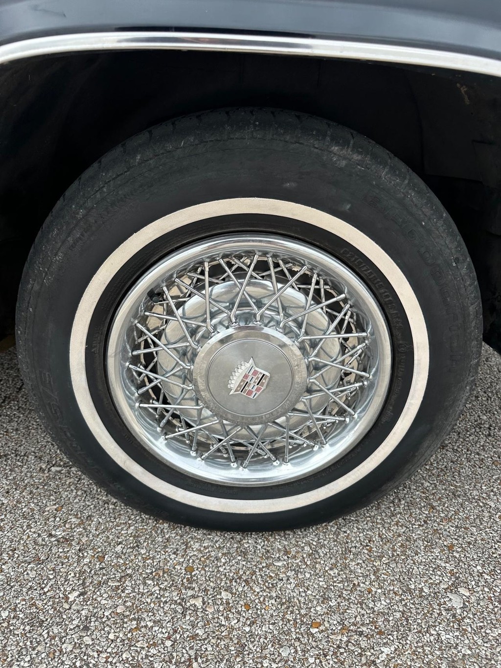 Cadillac DeVille Vehicle Full-screen Gallery Image 11