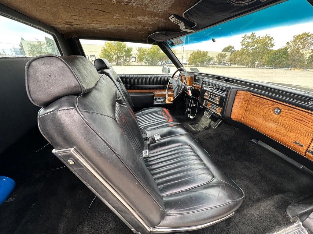 Cadillac DeVille Vehicle Full-screen Gallery Image 14