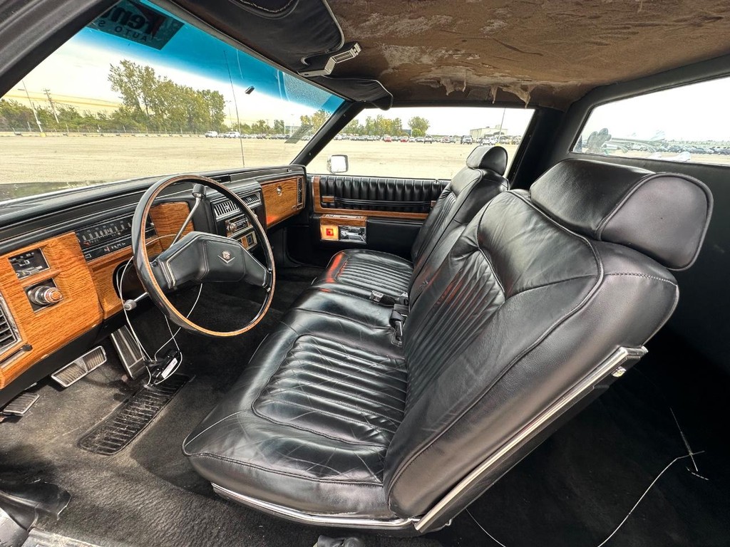 Cadillac DeVille Vehicle Full-screen Gallery Image 17