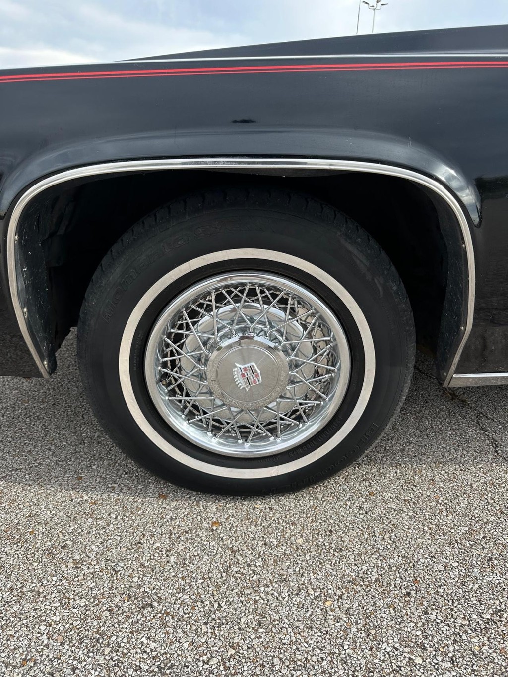 Cadillac DeVille Vehicle Full-screen Gallery Image 18