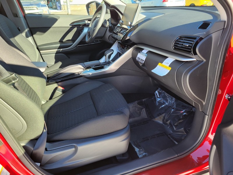 Mitsubishi Eclipse Cross Vehicle Full-screen Gallery Image 11