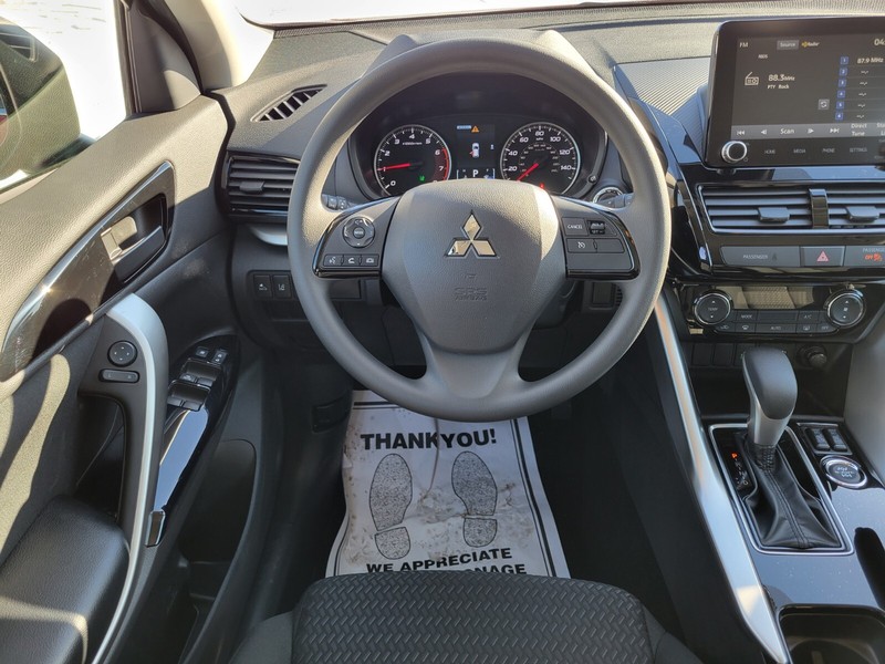 Mitsubishi Eclipse Cross Vehicle Full-screen Gallery Image 13