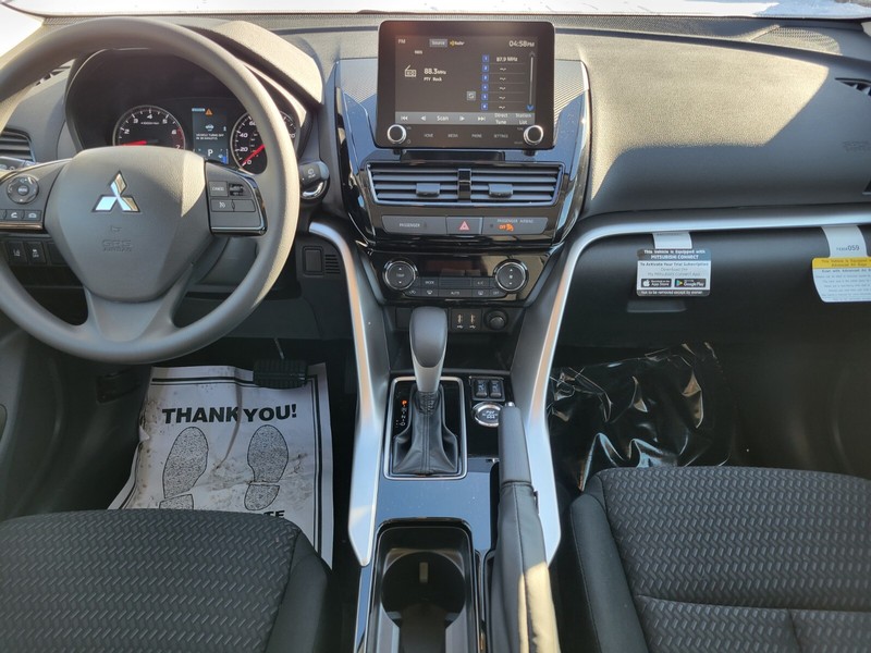 Mitsubishi Eclipse Cross Vehicle Full-screen Gallery Image 14