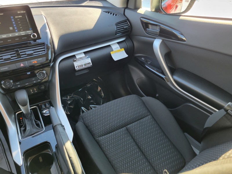 Mitsubishi Eclipse Cross Vehicle Full-screen Gallery Image 15