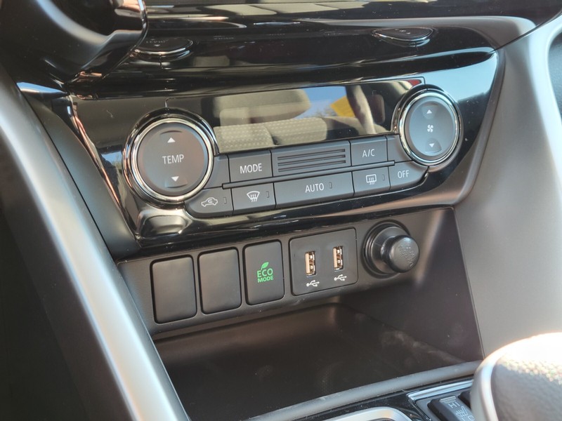 Mitsubishi Eclipse Cross Vehicle Full-screen Gallery Image 21