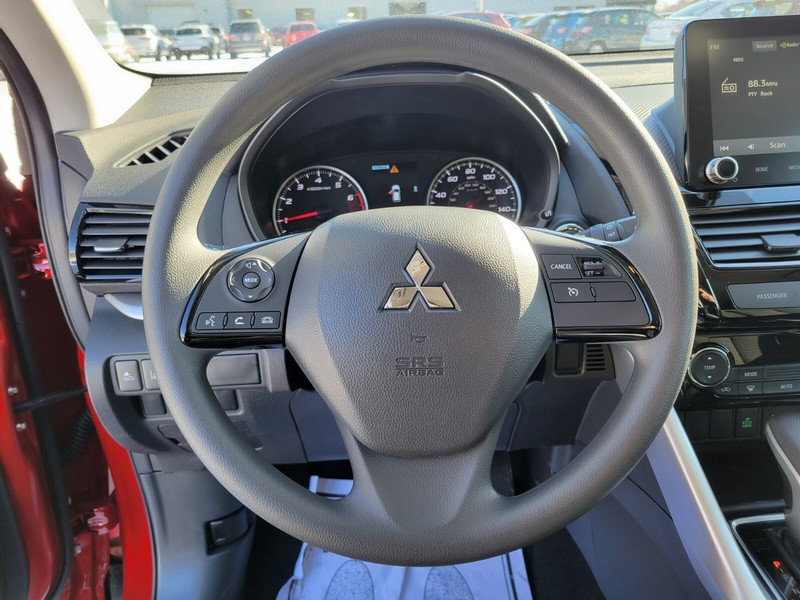 Mitsubishi Eclipse Cross Vehicle Full-screen Gallery Image 26