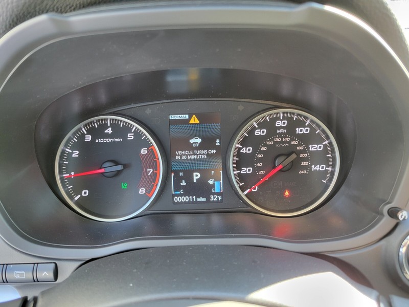 Mitsubishi Eclipse Cross Vehicle Full-screen Gallery Image 29