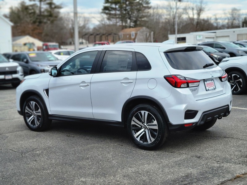 Mitsubishi Outlander Sport Vehicle Full-screen Gallery Image 03