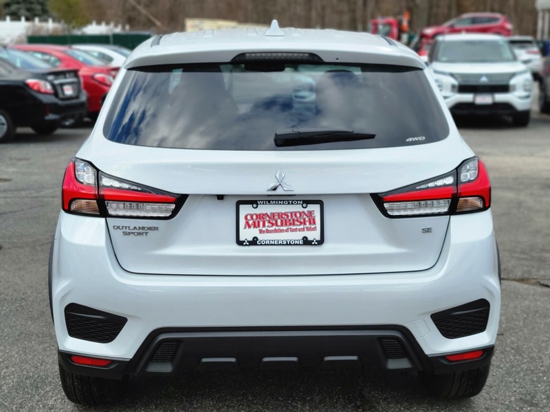 Mitsubishi Outlander Sport Vehicle Full-screen Gallery Image 04