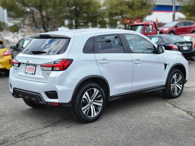 Mitsubishi Outlander Sport Vehicle Full-screen Gallery Image 05