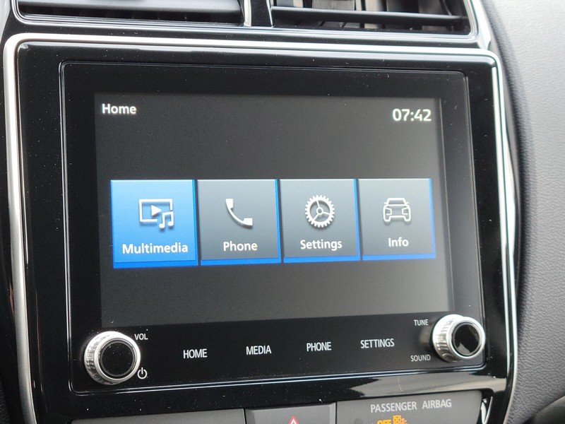 Mitsubishi Outlander Sport Vehicle Full-screen Gallery Image 19