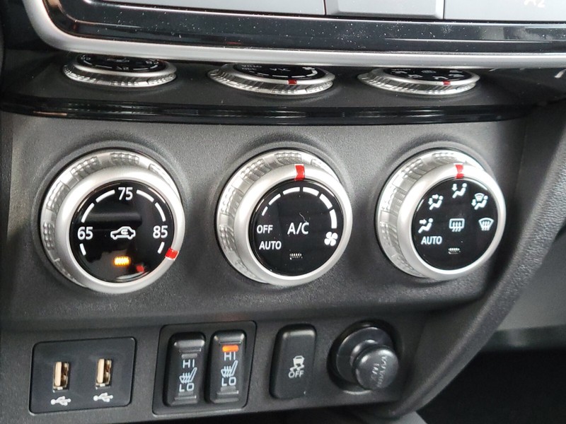 Mitsubishi Outlander Sport Vehicle Full-screen Gallery Image 21