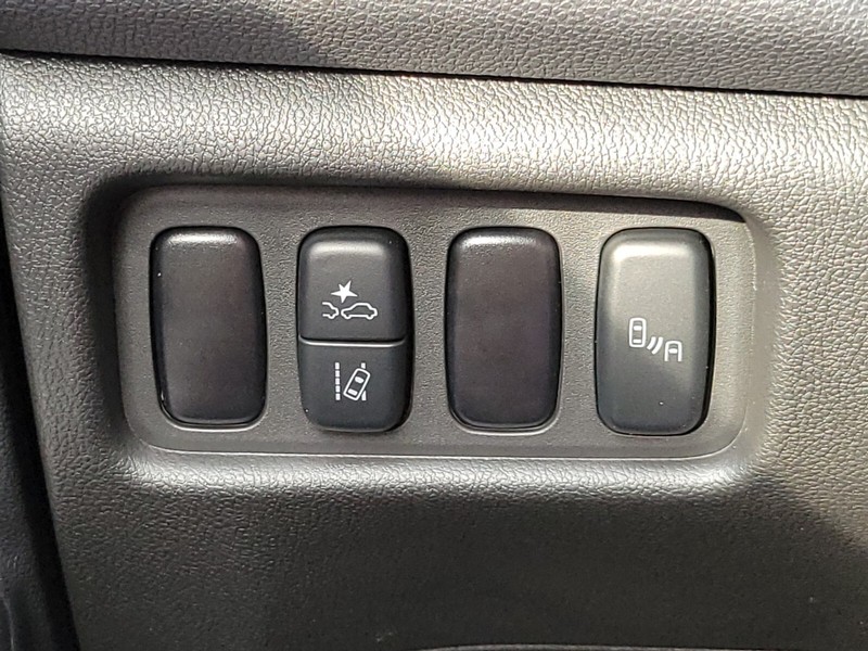 Mitsubishi Outlander Sport Vehicle Full-screen Gallery Image 22