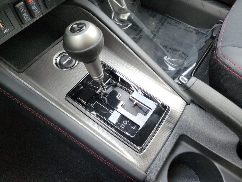 Mitsubishi Outlander Sport Vehicle Full-screen Gallery Image 24