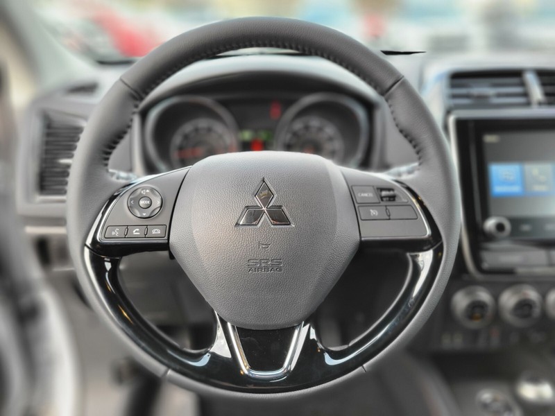 Mitsubishi Outlander Sport Vehicle Full-screen Gallery Image 25