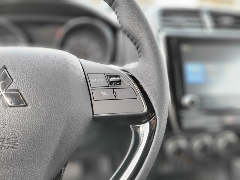 Mitsubishi Outlander Sport Vehicle Full-screen Gallery Image 27