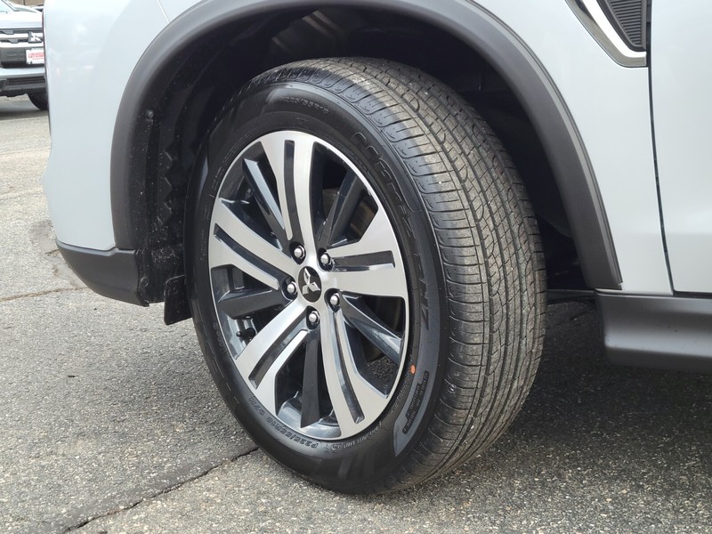 Mitsubishi Outlander Sport Vehicle Full-screen Gallery Image 31