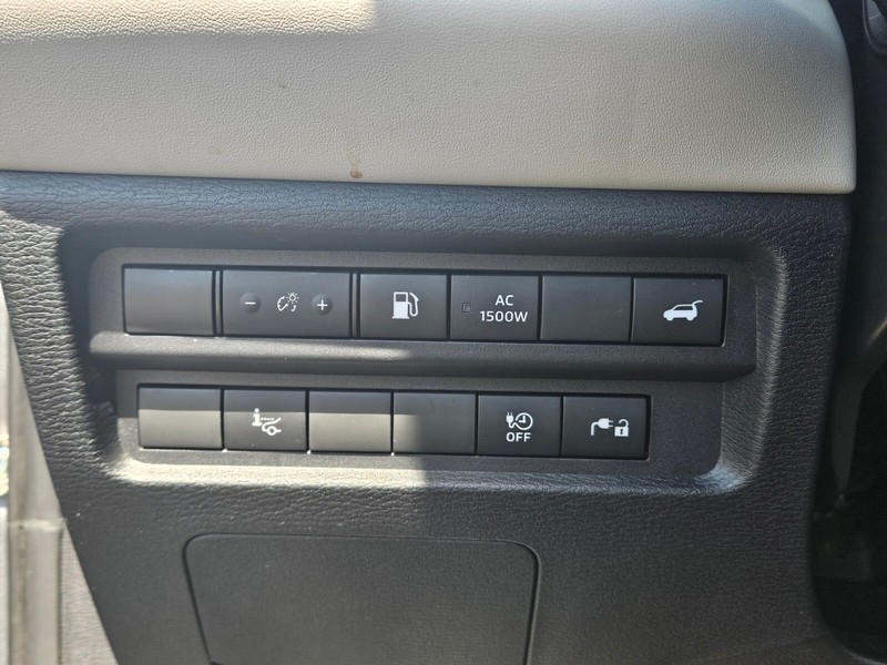 Mitsubishi Outlander Plug-In Hybrid Vehicle Full-screen Gallery Image 22
