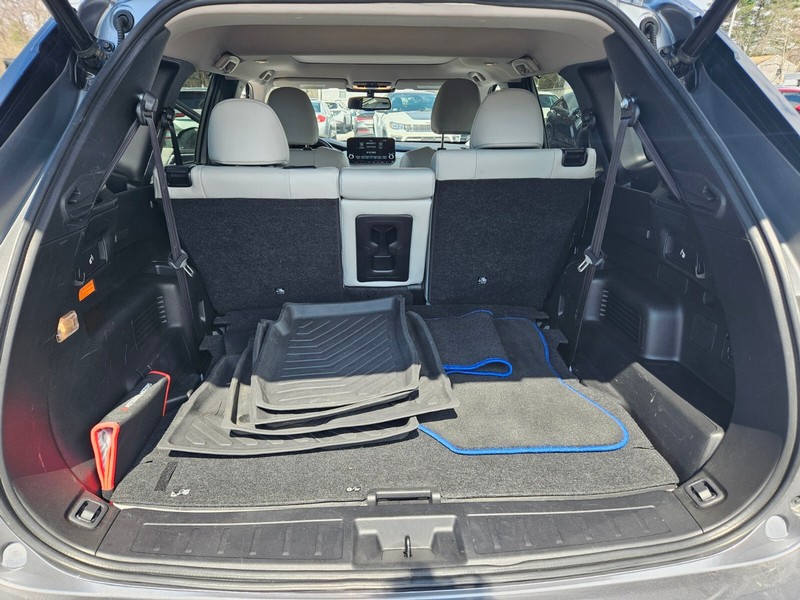 Mitsubishi Outlander Plug-In Hybrid Vehicle Full-screen Gallery Image 29