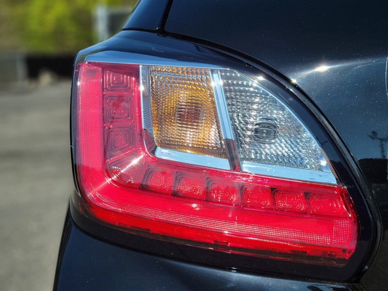 Mitsubishi Mirage Vehicle Full-screen Gallery Image 09