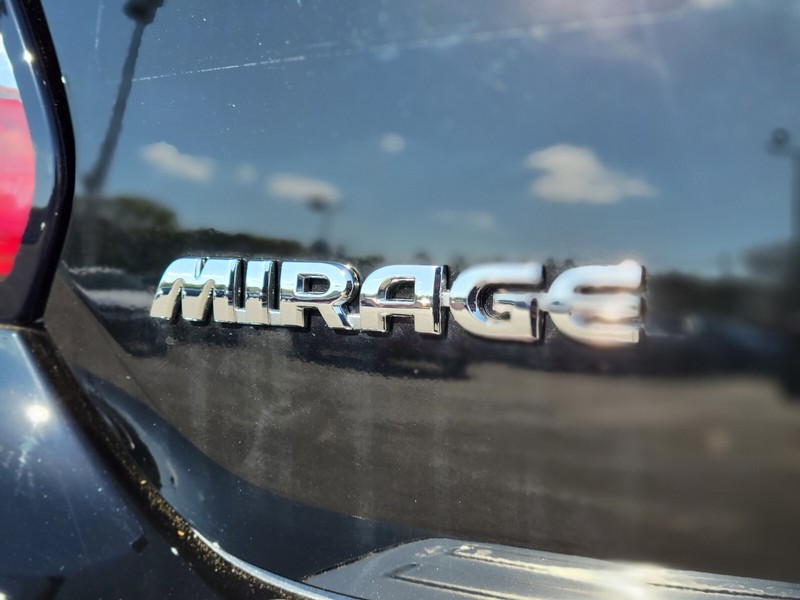 Mitsubishi Mirage Vehicle Full-screen Gallery Image 10