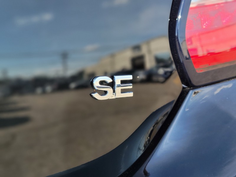 Mitsubishi Mirage Vehicle Full-screen Gallery Image 11