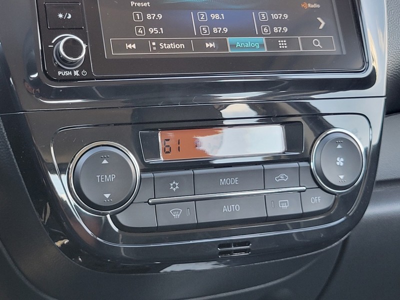 Mitsubishi Mirage Vehicle Full-screen Gallery Image 23