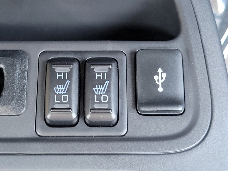 Mitsubishi Mirage Vehicle Full-screen Gallery Image 24