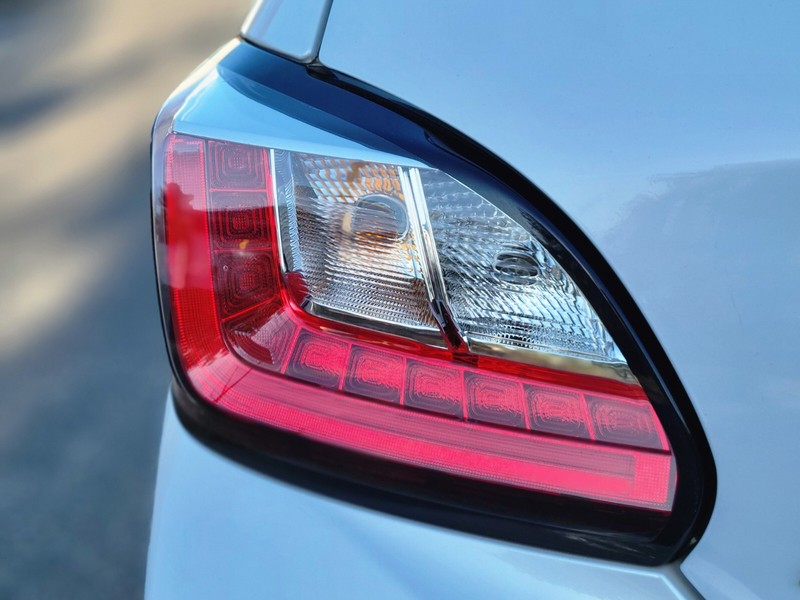 Mitsubishi Mirage Vehicle Full-screen Gallery Image 09