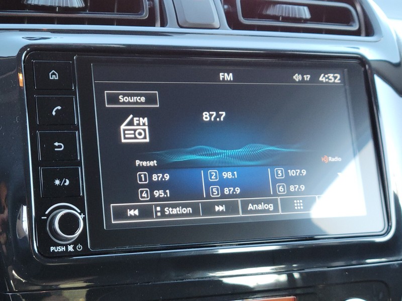 Mitsubishi Mirage Vehicle Full-screen Gallery Image 19