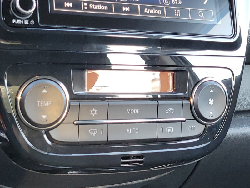 Mitsubishi Mirage Vehicle Full-screen Gallery Image 21