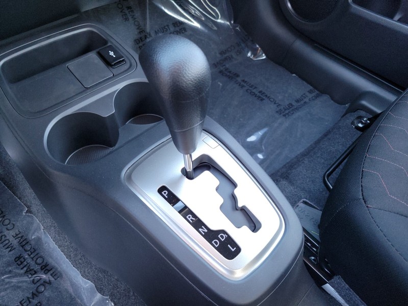 Mitsubishi Mirage Vehicle Full-screen Gallery Image 23