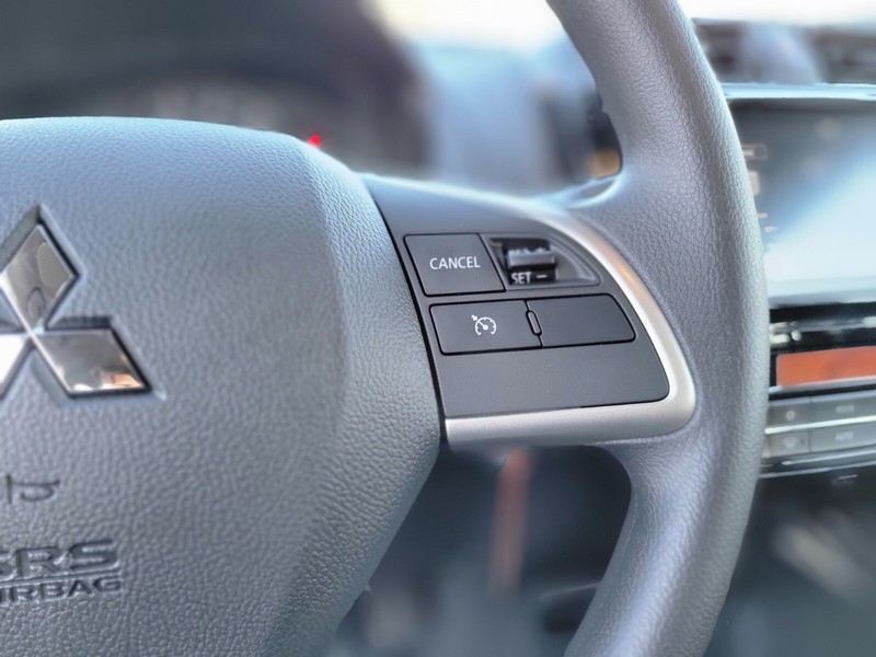 Mitsubishi Mirage Vehicle Full-screen Gallery Image 26