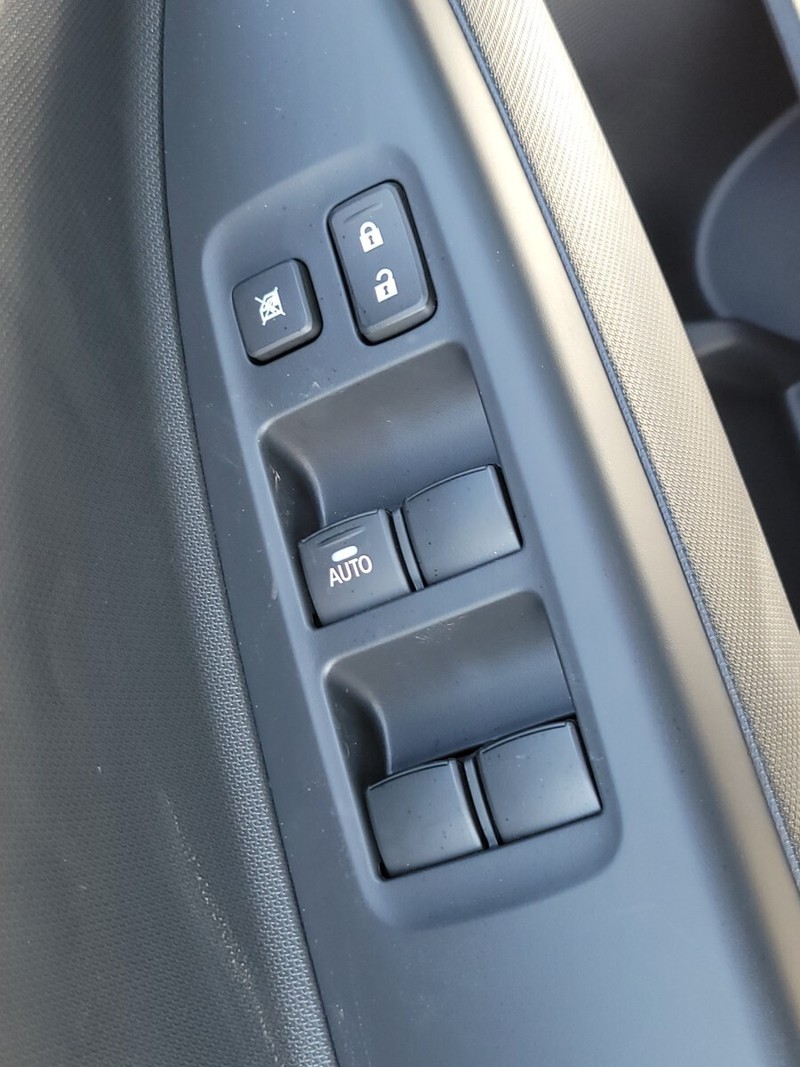 Mitsubishi Mirage Vehicle Full-screen Gallery Image 17